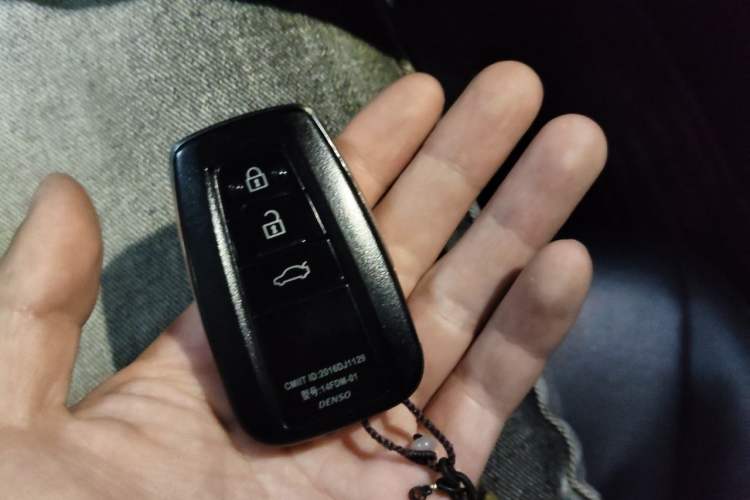 Used Toyota Camry 2018 2.0G Luxury Edition Vehicle Key