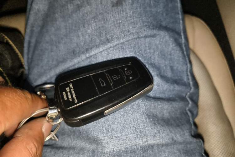 Used Toyota Camry 2018 Dual-Engine 2.5 HG Luxury Edition Vehicle Key