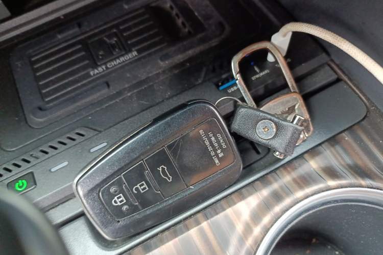 Used Toyota Camry 2018 2.0G Luxury Edition Vehicle Key