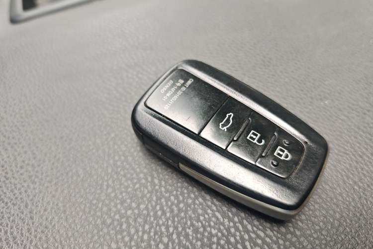 Used Toyota Camry 2018 2.0G Luxury Edition Vehicle Key