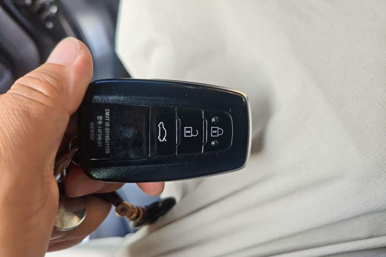 Used Toyota Camry 2018 2.5G Luxury Edition Vehicle Key