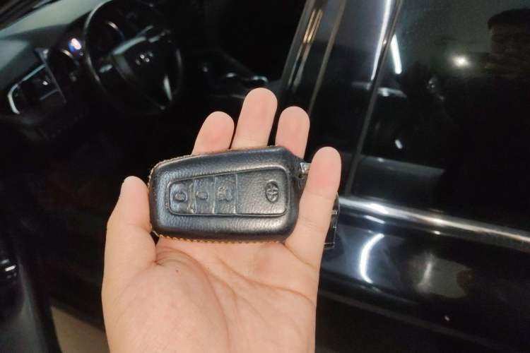 Used Toyota Camry 2018 2.5G Luxury Edition Vehicle Key