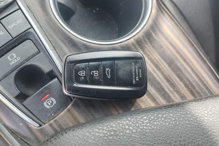 Used Toyota Camry 2018 2.5G Luxury Edition Vehicle Key