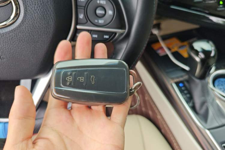 Used Toyota Camry 2018 2.0G Luxury Edition Vehicle Key