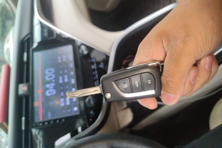 Used Toyota Camry 2018 2.0E Elite Edition Vehicle Key