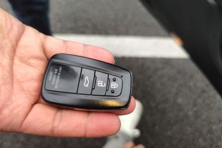 Used Toyota Camry 2018 2.0G Luxury Edition Vehicle Key