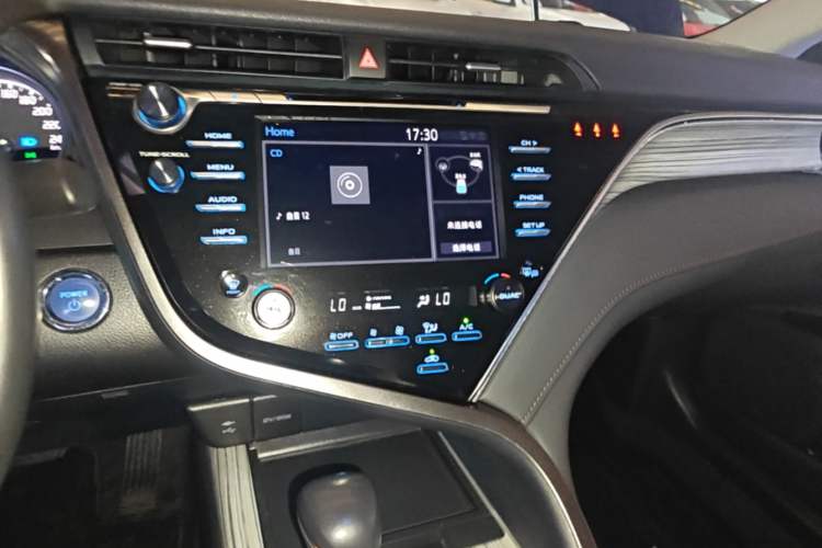 Used Toyota Camry 2018 Dual-Engine 2.5 HG Luxury Edition Audio And AC Panel