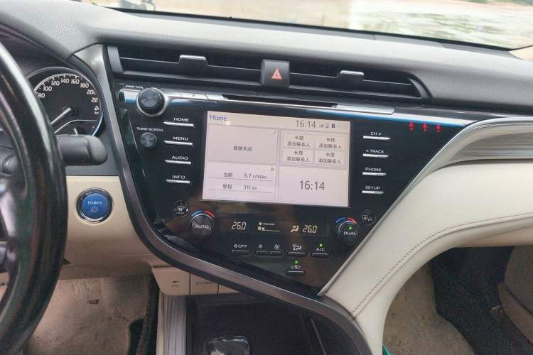 Used Toyota Camry 2018 Dual-Engine 2.5 HG Luxury Edition Audio And AC Panel