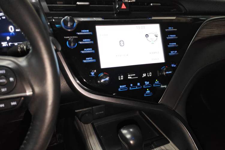 Used Toyota Camry 2018 Dual-Engine 2.5 HG Luxury Edition Audio And AC Panel