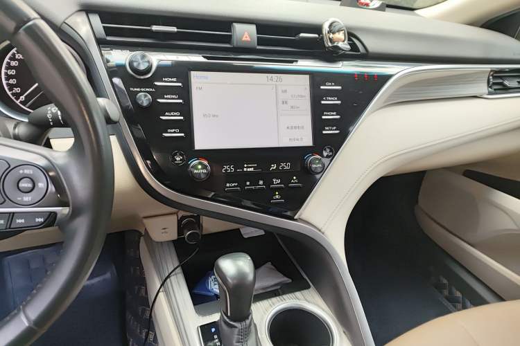 Used Toyota Camry 2018 Dual-Engine 2.5 HG Luxury Edition Audio And AC Panel