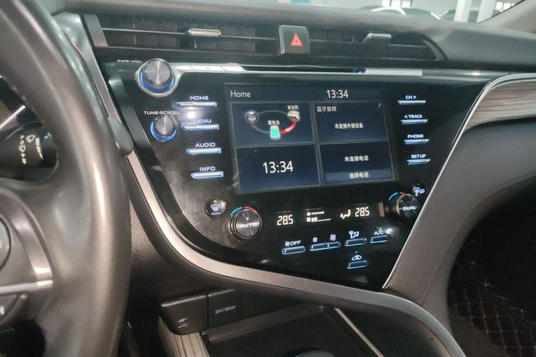 Used Toyota Camry 2018 Dual-Engine 2.5 HG Luxury Edition Audio And AC Panel