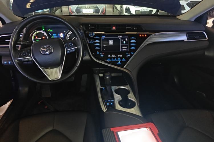 Used Toyota Camry 2018 Dual-Engine 2.5 HG Luxury Edition Center Console