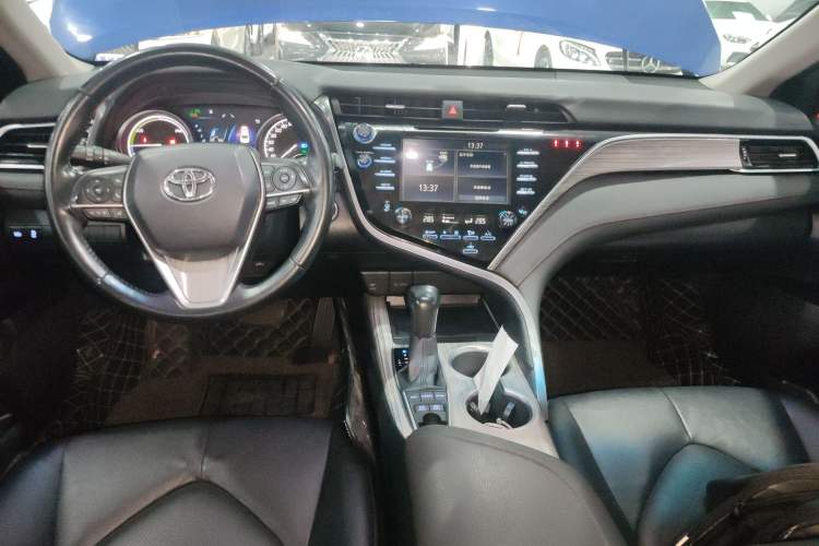 Used Toyota Camry 2018 Dual-Engine 2.5 HG Luxury Edition Center Console