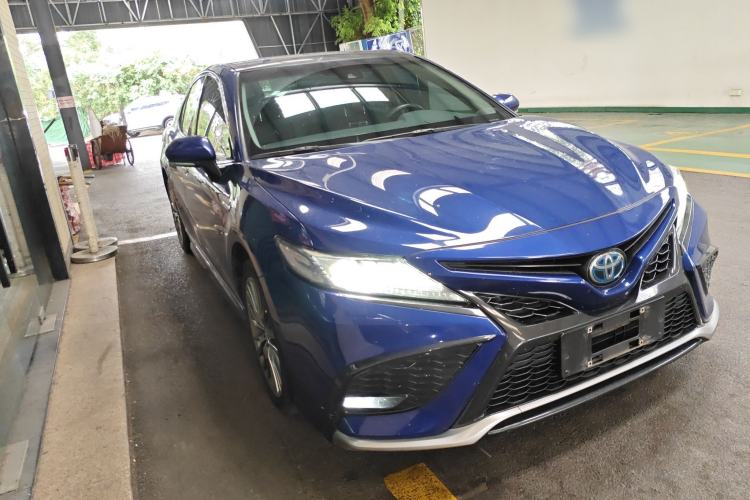 Used Toyota Camry 2018 Dual-Engine 2.5 HG Luxury Edition Front Right 45 Deg