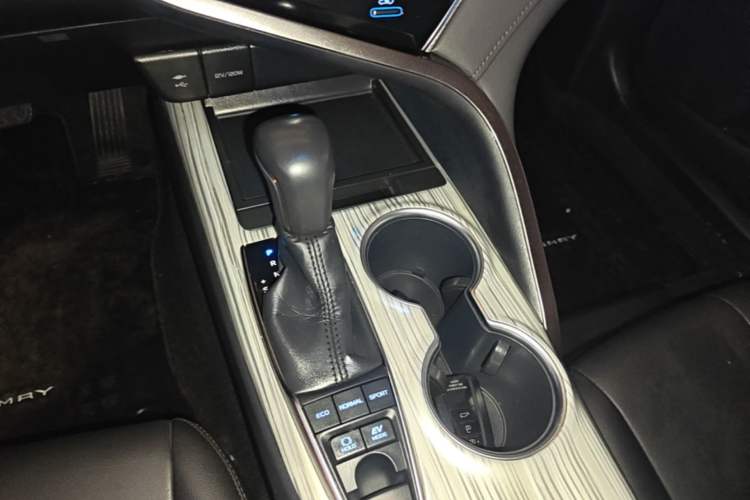 Used Toyota Camry 2018 Dual-Engine 2.5 HG Luxury Edition Gear Lever
