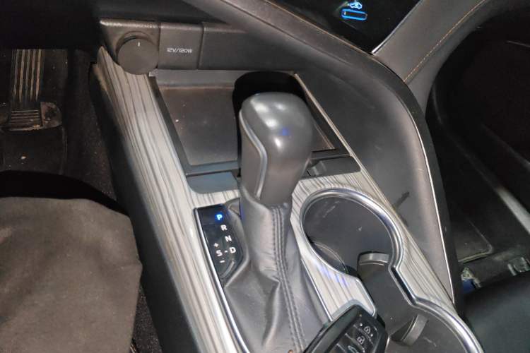Used Toyota Camry 2018 Dual-Engine 2.5 HG Luxury Edition Gear Lever