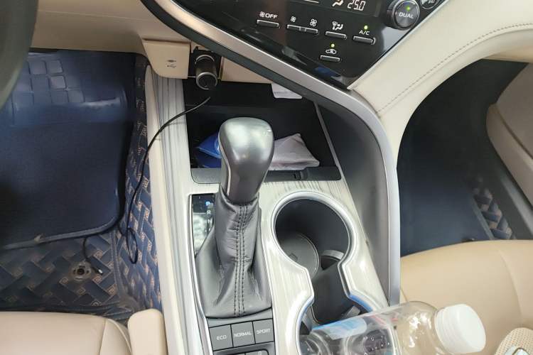 Used Toyota Camry 2018 Dual-Engine 2.5 HG Luxury Edition Gear Lever