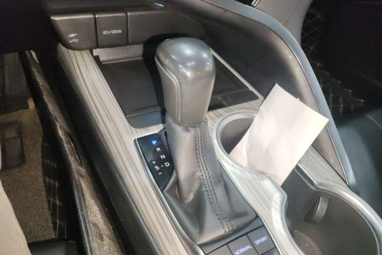 Used Toyota Camry 2018 Dual-Engine 2.5 HG Luxury Edition Gear Lever