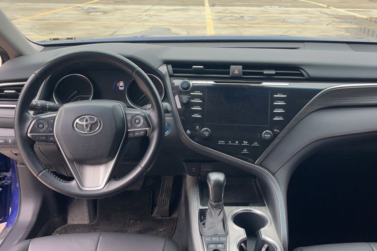 Used Toyota Camry 2018 Dual-Engine 2.5 HG Luxury Edition Interior 3