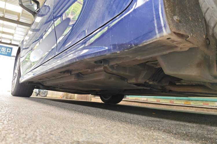 Used Toyota Camry 2018 Dual-Engine 2.5 HG Luxury Edition Left Side Sill
