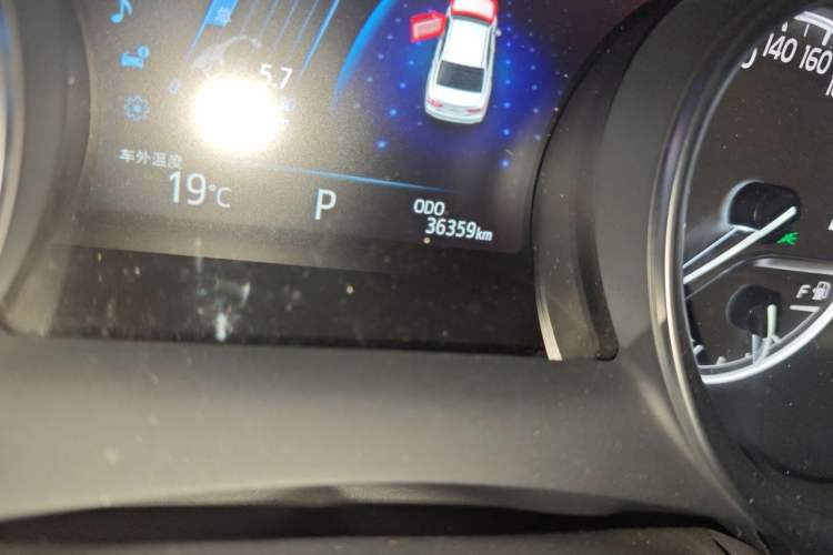 Used Toyota Camry 2018 Dual-Engine 2.5 HG Luxury Edition Odometer Close Up