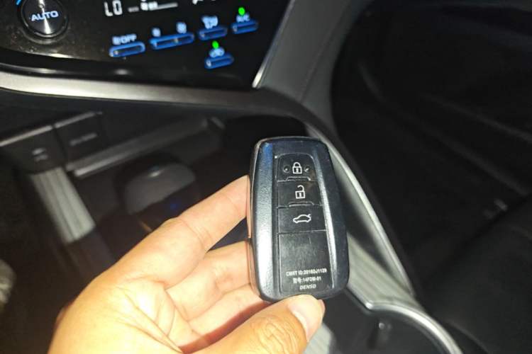 Used Toyota Camry 2018 Dual-Engine 2.5 HG Luxury Edition Vehicle Key