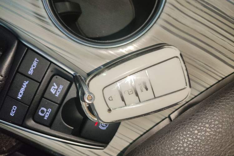 Used Toyota Camry 2018 Dual-Engine 2.5 HG Luxury Edition Vehicle Key