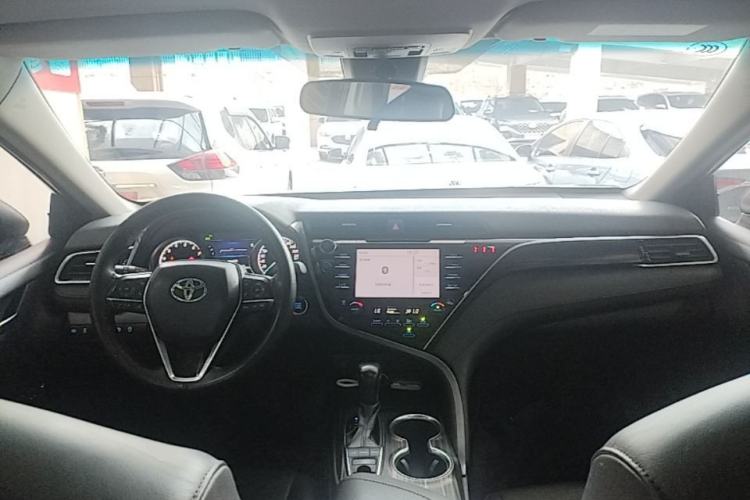 Used Toyota Camry 2018 2.5G Luxury Edition Center Console