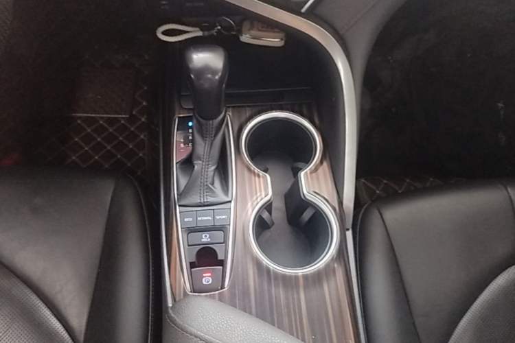 Used Toyota Camry 2018 2.5G Luxury Edition Gear Lever