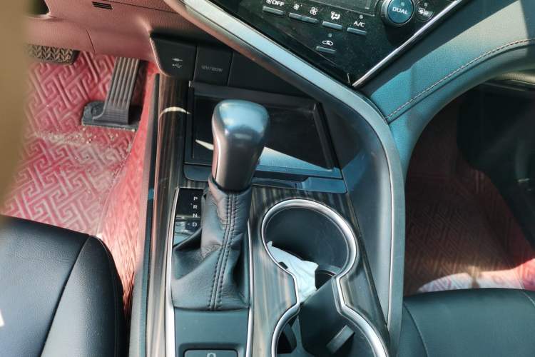 Used Toyota Camry 2018 2.0E Leading Edition Gear Lever
