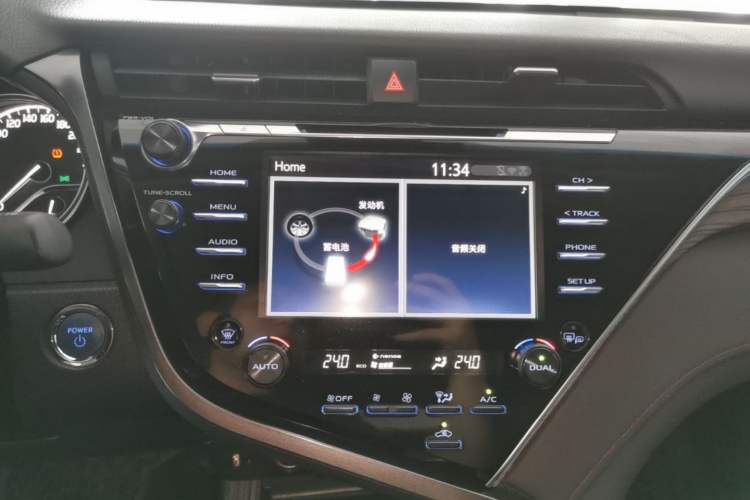 Used Toyota Camry 2018 Dual-Engine 2.5 HG Luxury Edition Audio And AC Panel