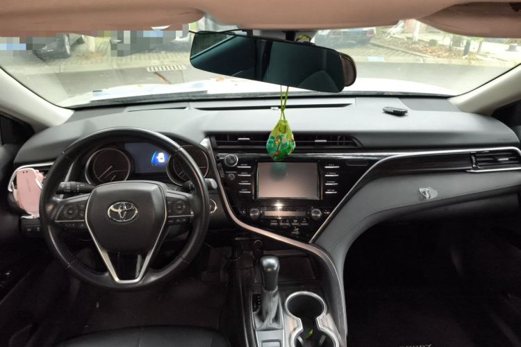 Used Toyota Camry 2018 2.0G Luxury Edition Center Console