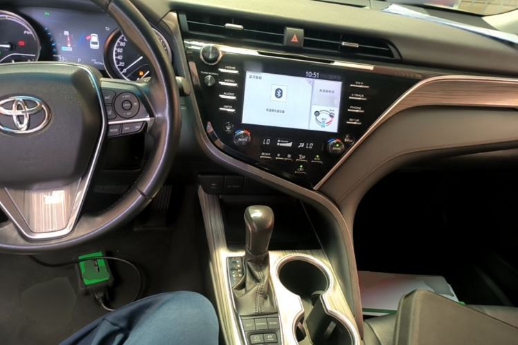 Used Toyota Camry 2018 Dual-Engine 2.5 HG Luxury Edition Center Console