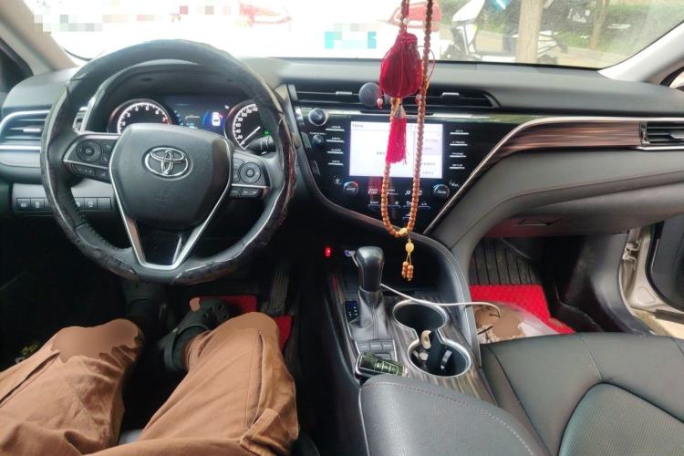 Used Toyota Camry 2018 2.5G Luxury Edition Center Console