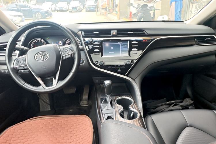 Used Toyota Camry 2018 2.0G Luxury Edition Center Console