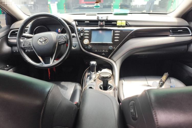 Used Toyota Camry 2018 2.0G Luxury Edition Center Console