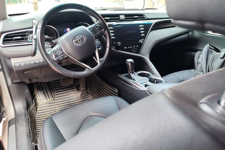 Used Toyota Camry 2018 2.5G Luxury Edition Center Console