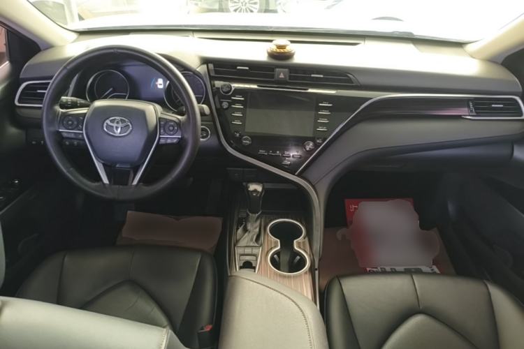 Used Toyota Camry 2018 2.5G Luxury Edition Center Console