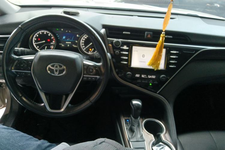 Used Toyota Camry 2018 2.0G Luxury Edition Center Console