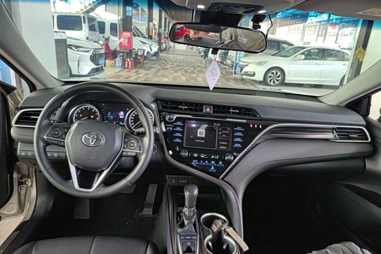 Used Toyota Camry 2018 2.5G Luxury Edition Center Console