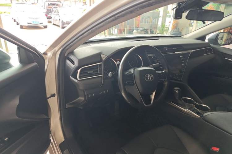 Used Toyota Camry 2018 2.5G Luxury Edition Center Console
