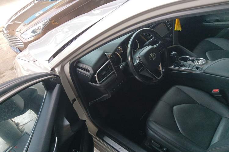 Used Toyota Camry 2018 2.0G Luxury Edition Driver Seat