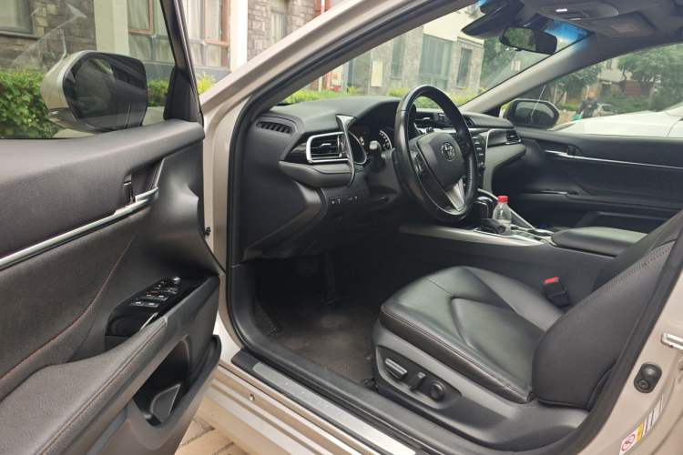 Used Toyota Camry 2018 Dual-Engine 2.5 HG Luxury Edition Driver Seat