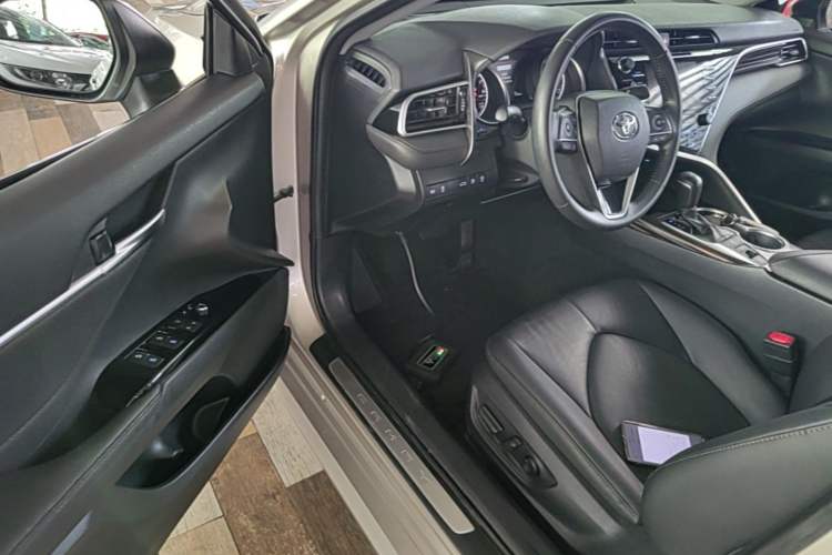 Used Toyota Camry 2018 2.5G Luxury Edition Driver Seat