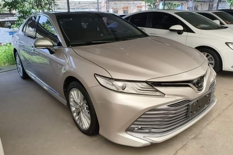 Used Toyota Camry 2018 2.5G Luxury Edition Front Right 45 Deg