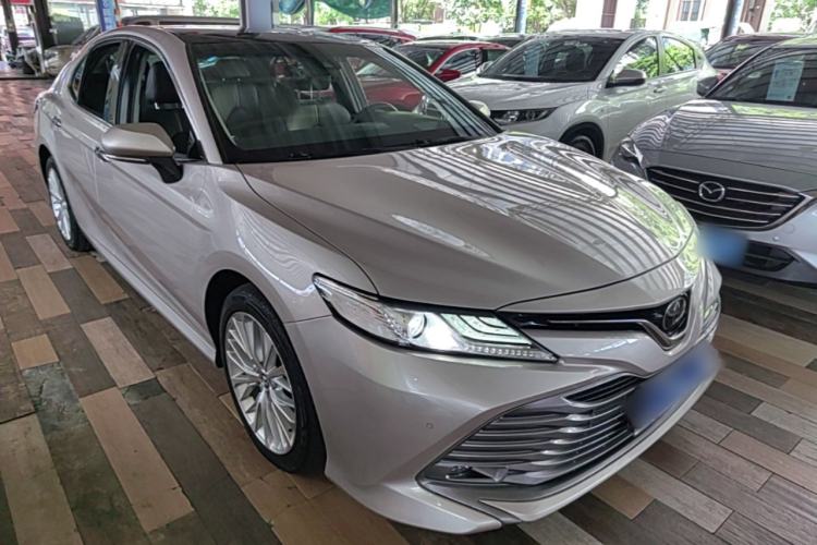 Used Toyota Camry 2018 2.5G Luxury Edition Front Right 45 Deg