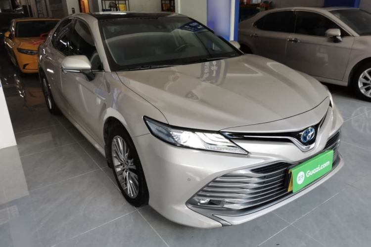 Used Toyota Camry 2018 Dual-Engine 2.5 HG Luxury Edition Front Right 45 Deg