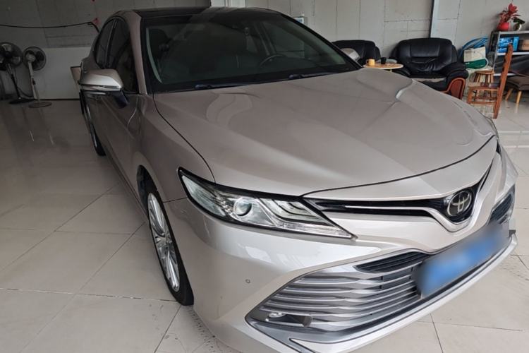 Used Toyota Camry 2018 2.5G Luxury Edition Front Right 45 Deg