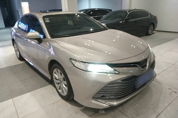 Used Toyota Camry 2018 2.0G Luxury Edition Front Right 45 Deg