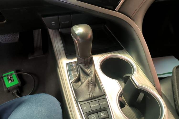 Used Toyota Camry 2018 Dual-Engine 2.5 HG Luxury Edition Gear Lever